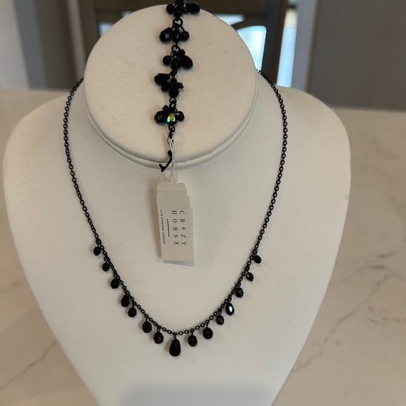 Elegant Black Necklace and Bracelet Set - Picture 1 of 3